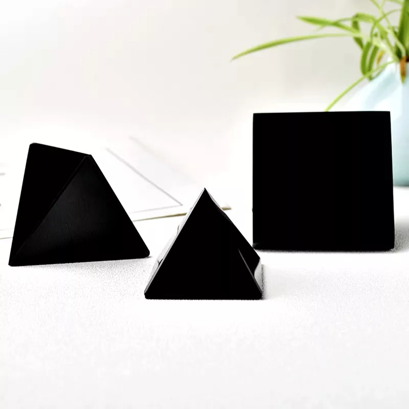 Pyramide Obsidienne (noire) lithotherapie 3 Pyramide Obsidienne (noire) lithotherapie 3