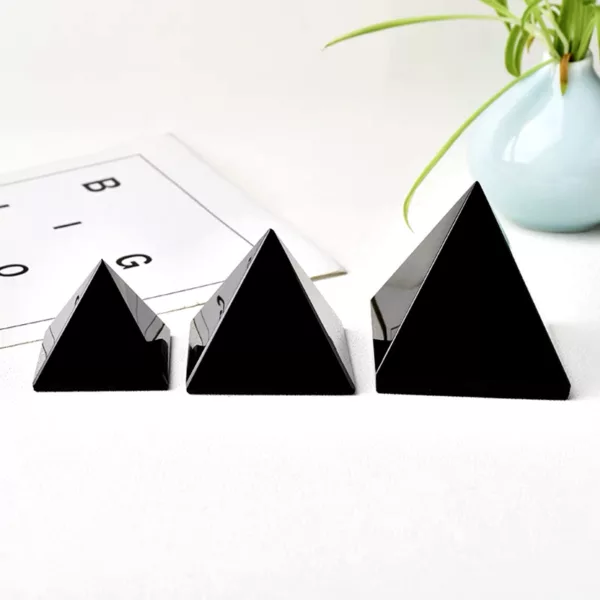 Pyramide Obsidienne (noire) lithotherapie 2